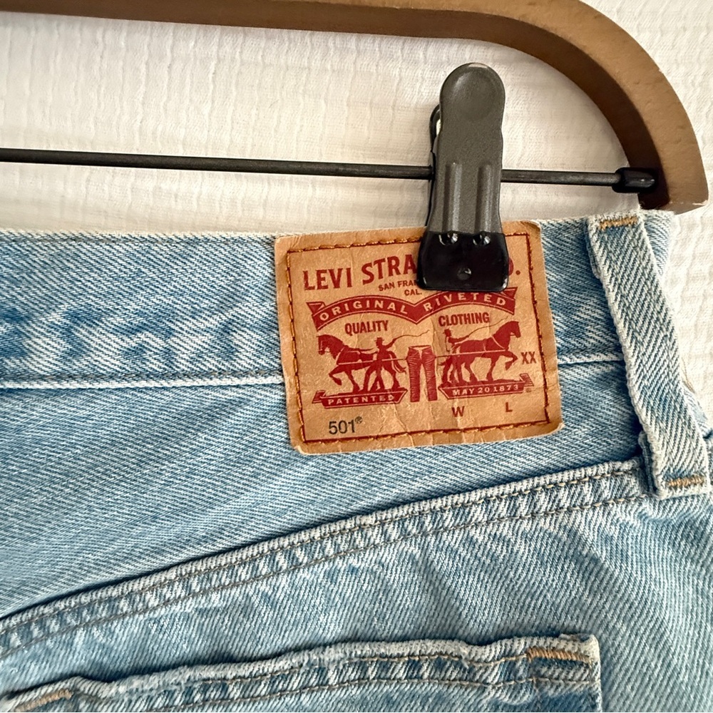 Levi's Classic Originsl Fit 501 Light Wash Denim Cutoff Shorts Women's Size 29 - Picture 8 of 14